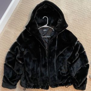 Alo Yoga Knock Out Faux Fur Jacket, Size XSmall